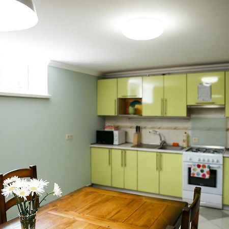 Sweet Home Hostel / Guest House 체르니우치 외부 사진