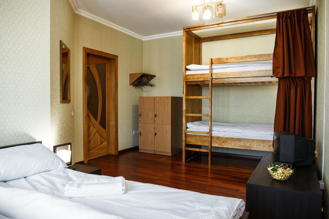 Sweet Home Hostel / Guest House 체르니우치 외부 사진