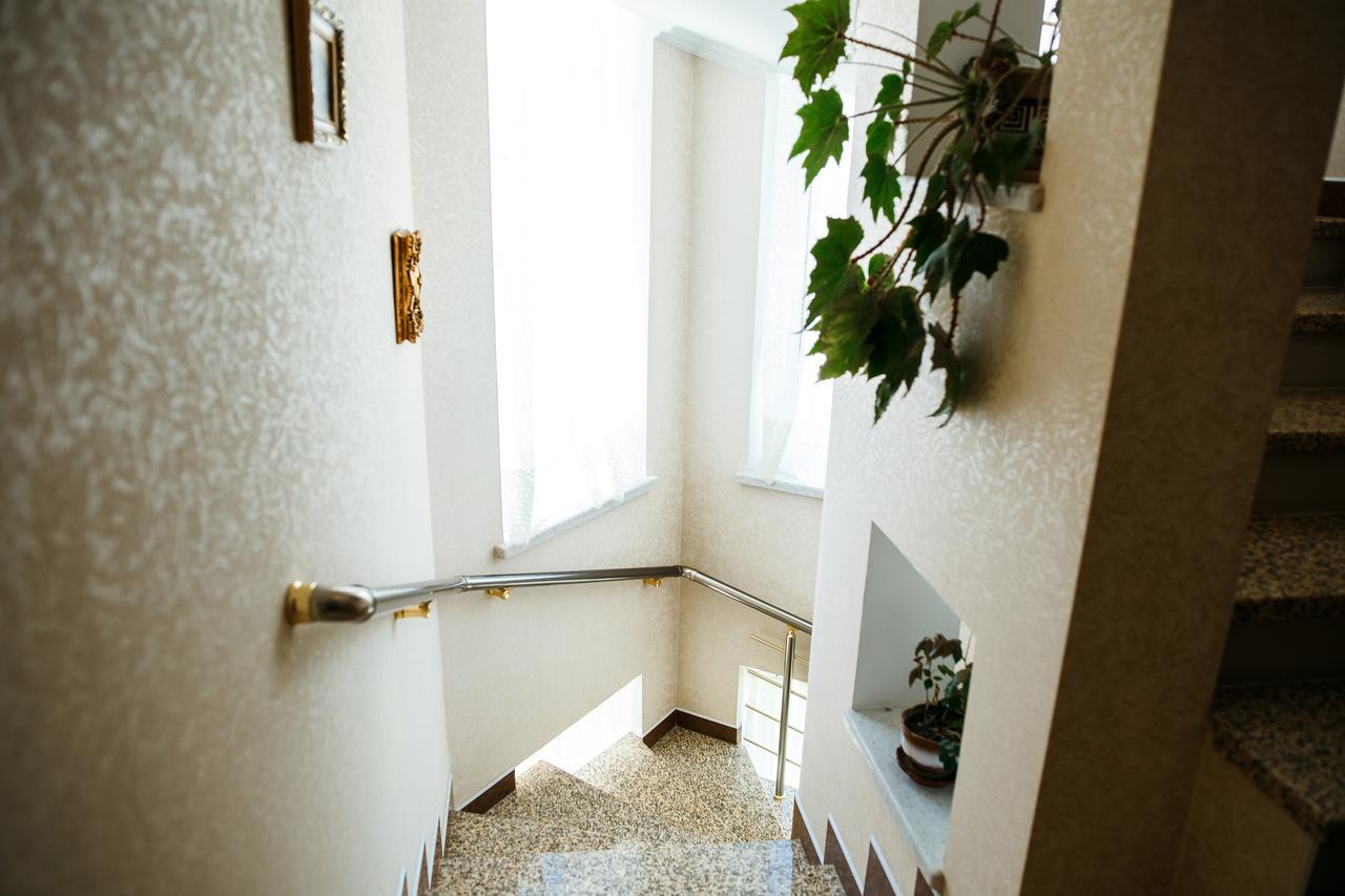 Sweet Home Hostel / Guest House 체르니우치 외부 사진