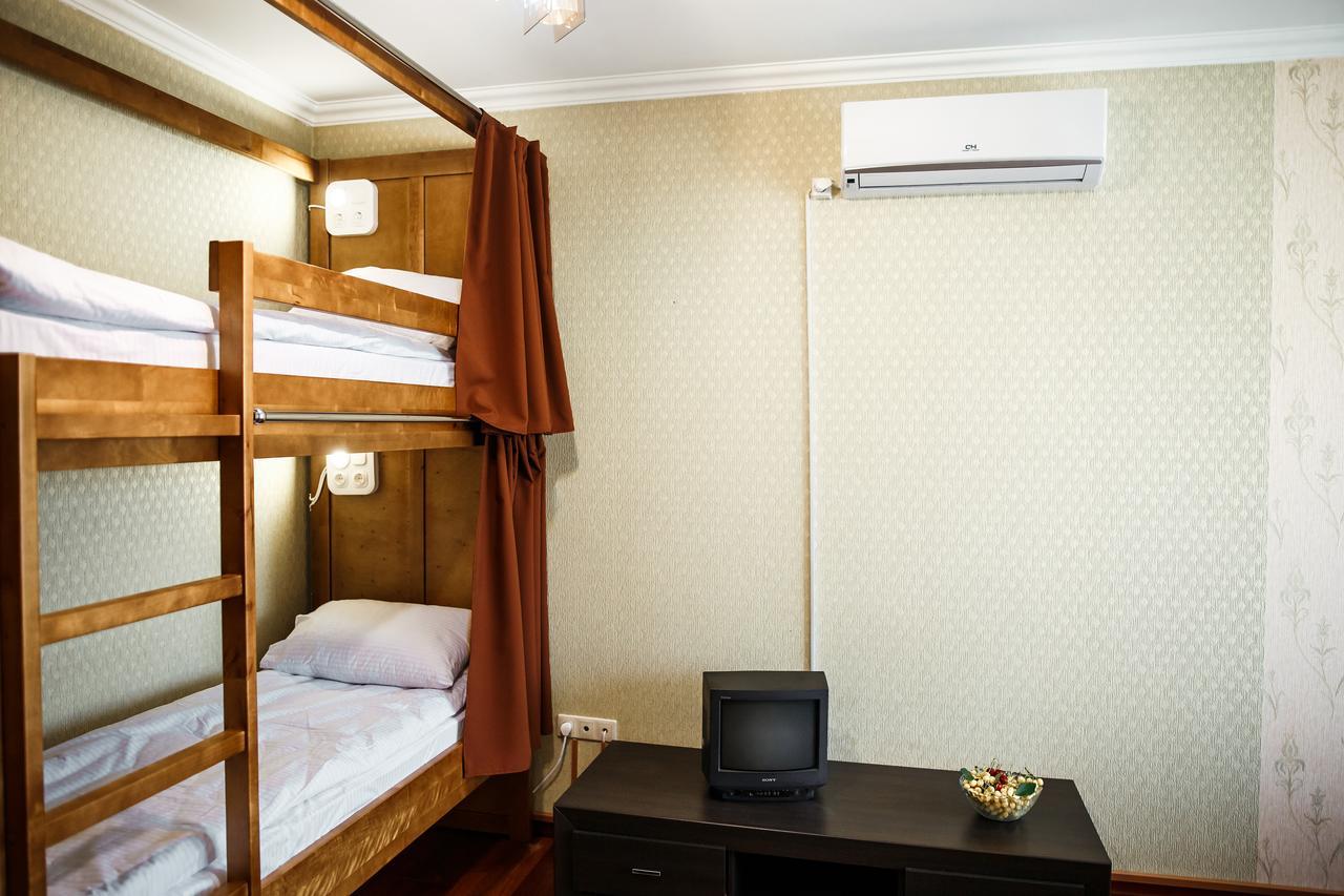 Sweet Home Hostel / Guest House 체르니우치 외부 사진