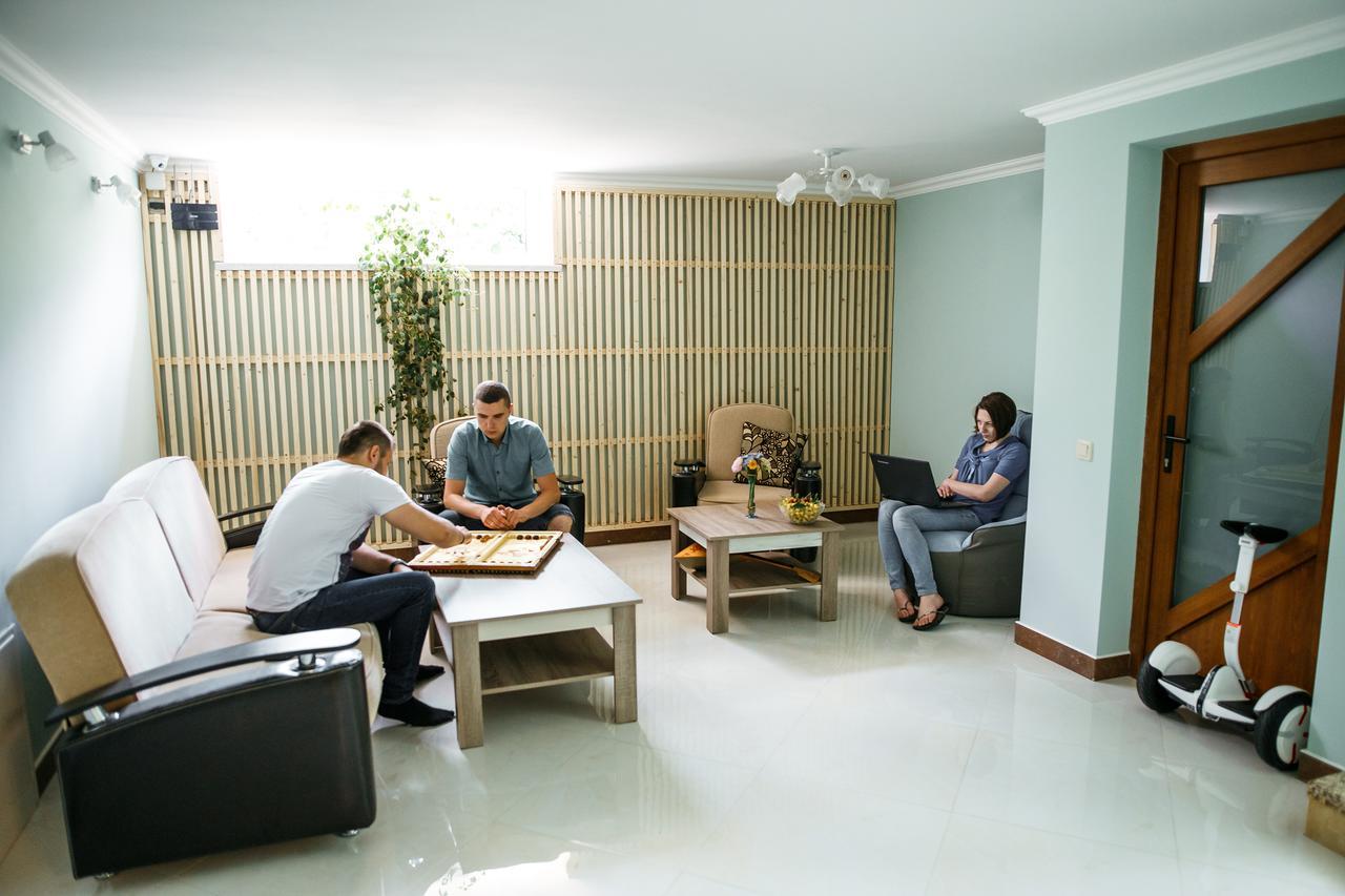 Sweet Home Hostel / Guest House 체르니우치 외부 사진
