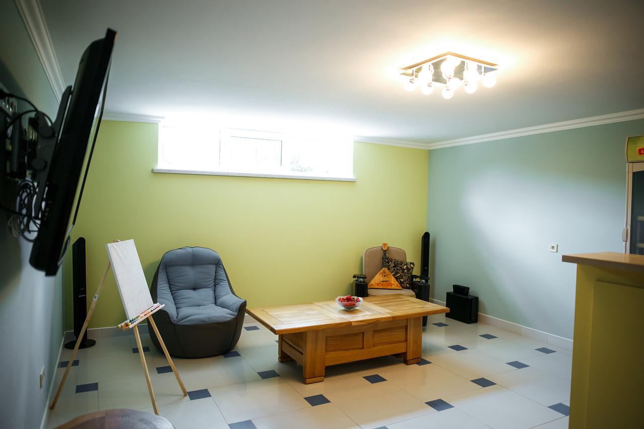 Sweet Home Hostel / Guest House 체르니우치 외부 사진