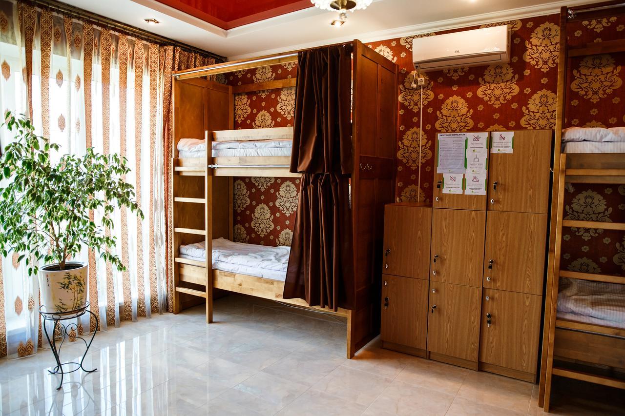 Sweet Home Hostel / Guest House 체르니우치 외부 사진