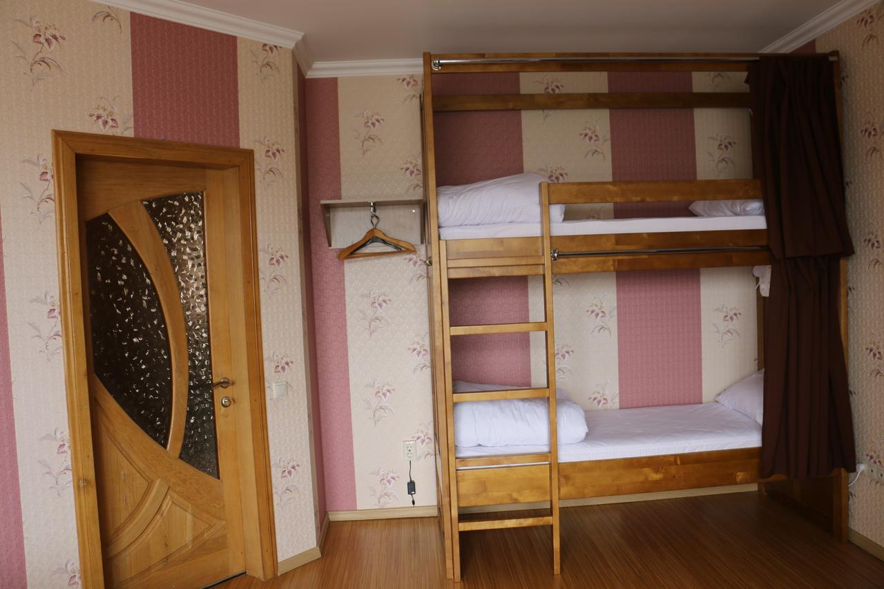 Sweet Home Hostel / Guest House 체르니우치 외부 사진